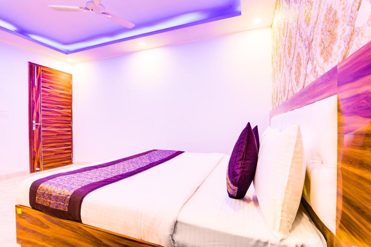 Hotel Fabulous - Delhi International Airport นิวเดลี ภายนอก รูปภาพ